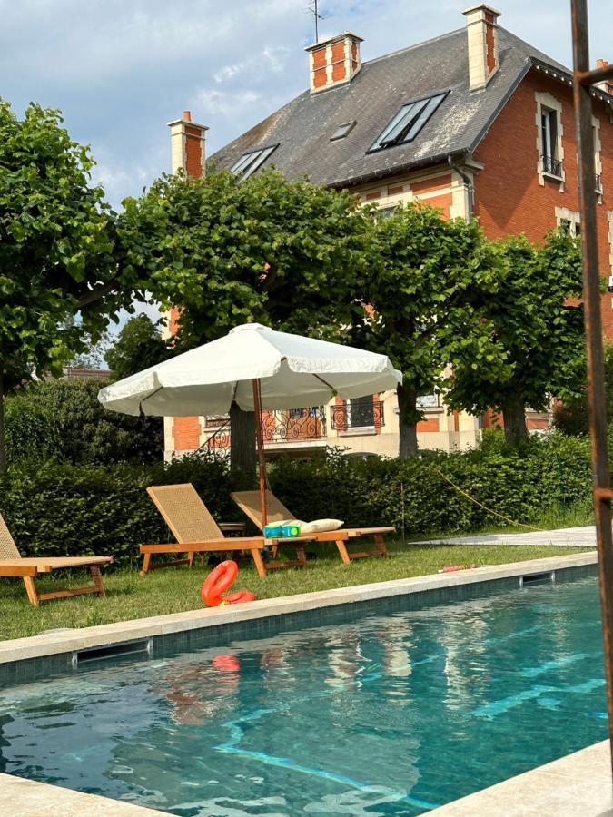 La Grande Maison Lgm Lesches Bagian luar foto