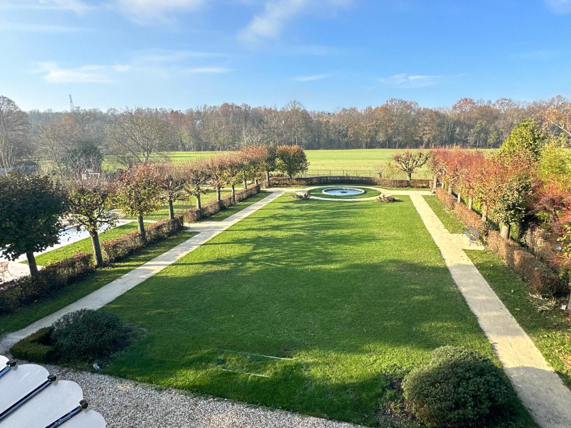 La Grande Maison Lgm Lesches Bagian luar foto